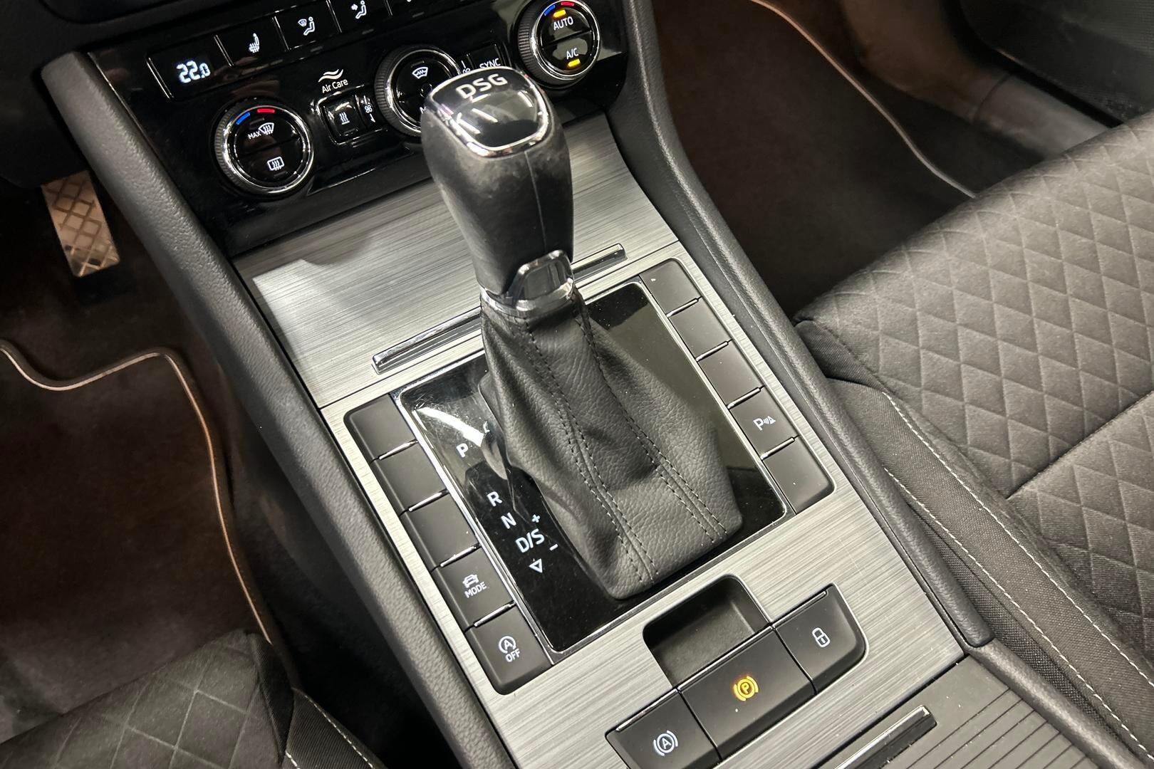 Skoda Superb iso kuva 15