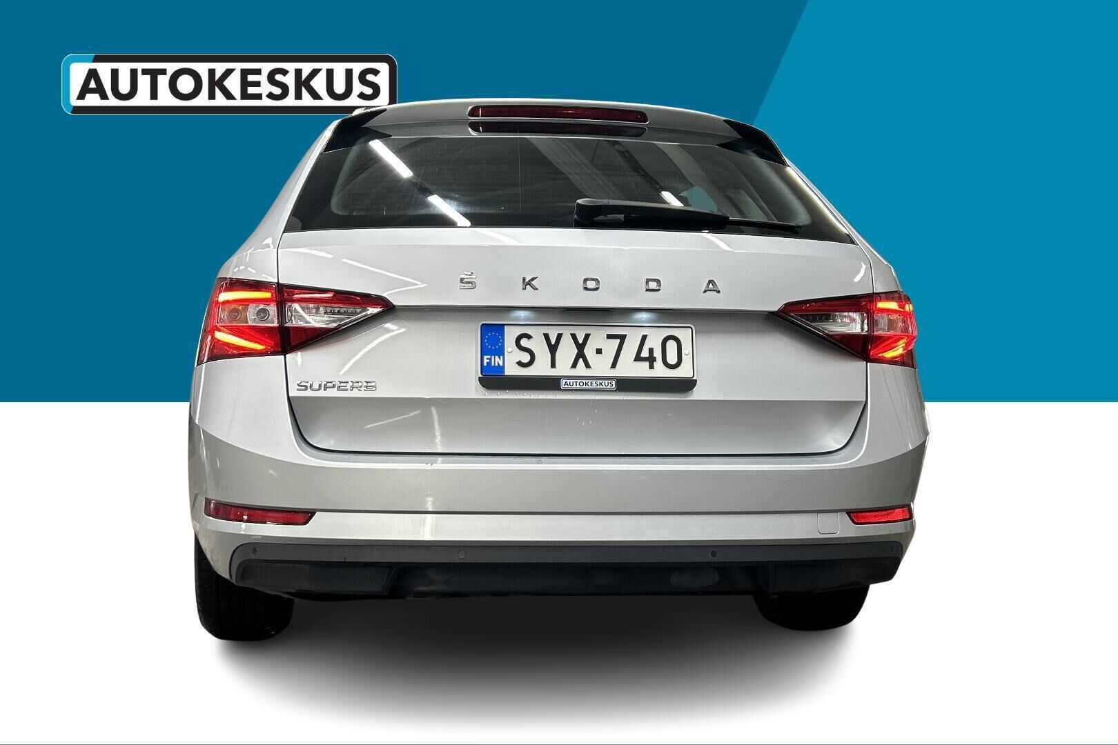 Skoda Superb iso kuva 19