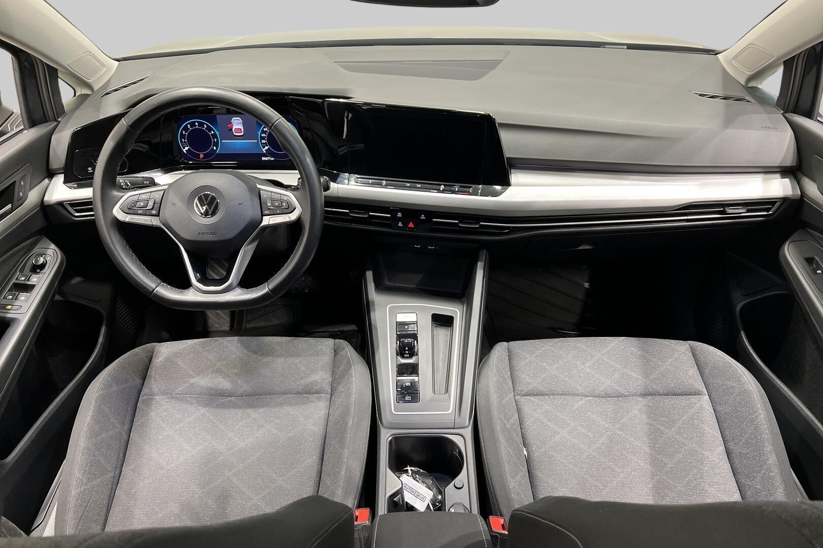 Volkswagen Golf iso kuva 9