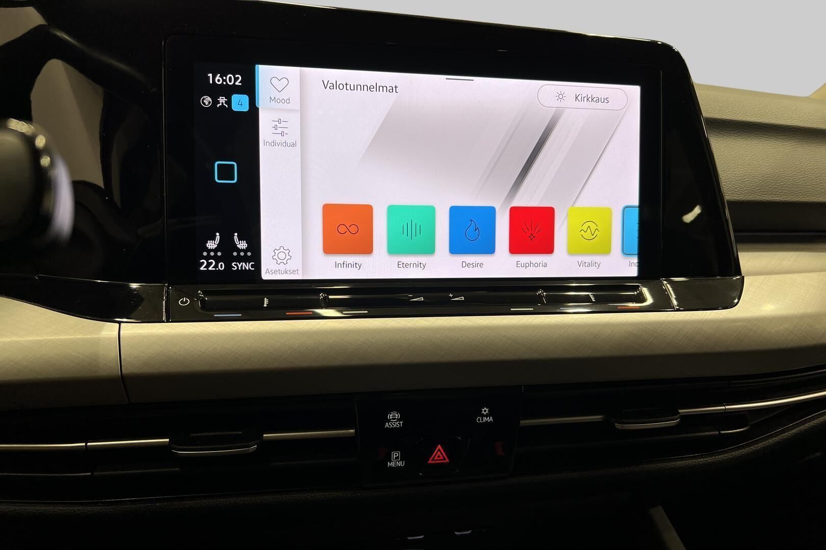 Volkswagen Golf iso kuva 34