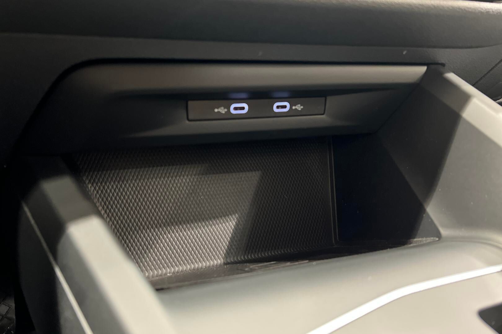 Volkswagen Golf iso kuva 18