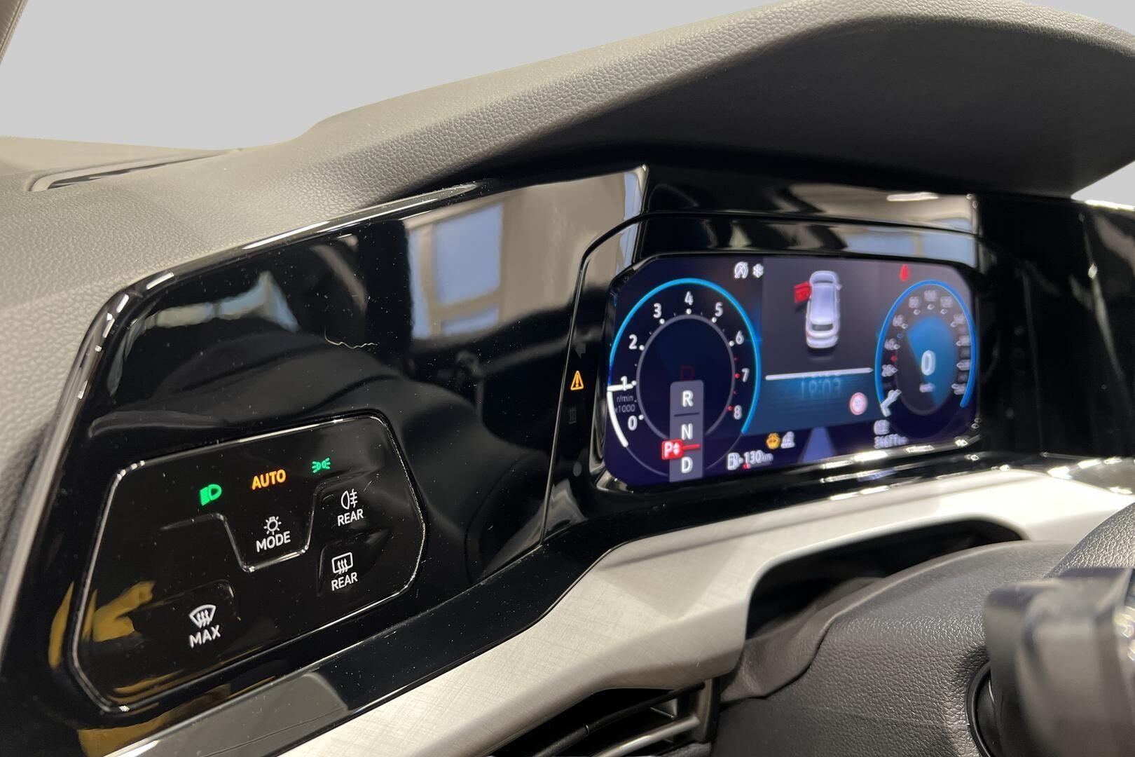 Volkswagen Golf iso kuva 23