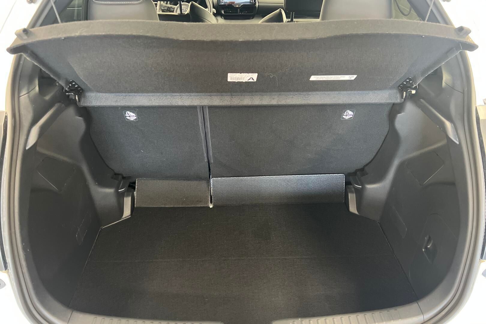 Toyota Yaris iso kuva 11