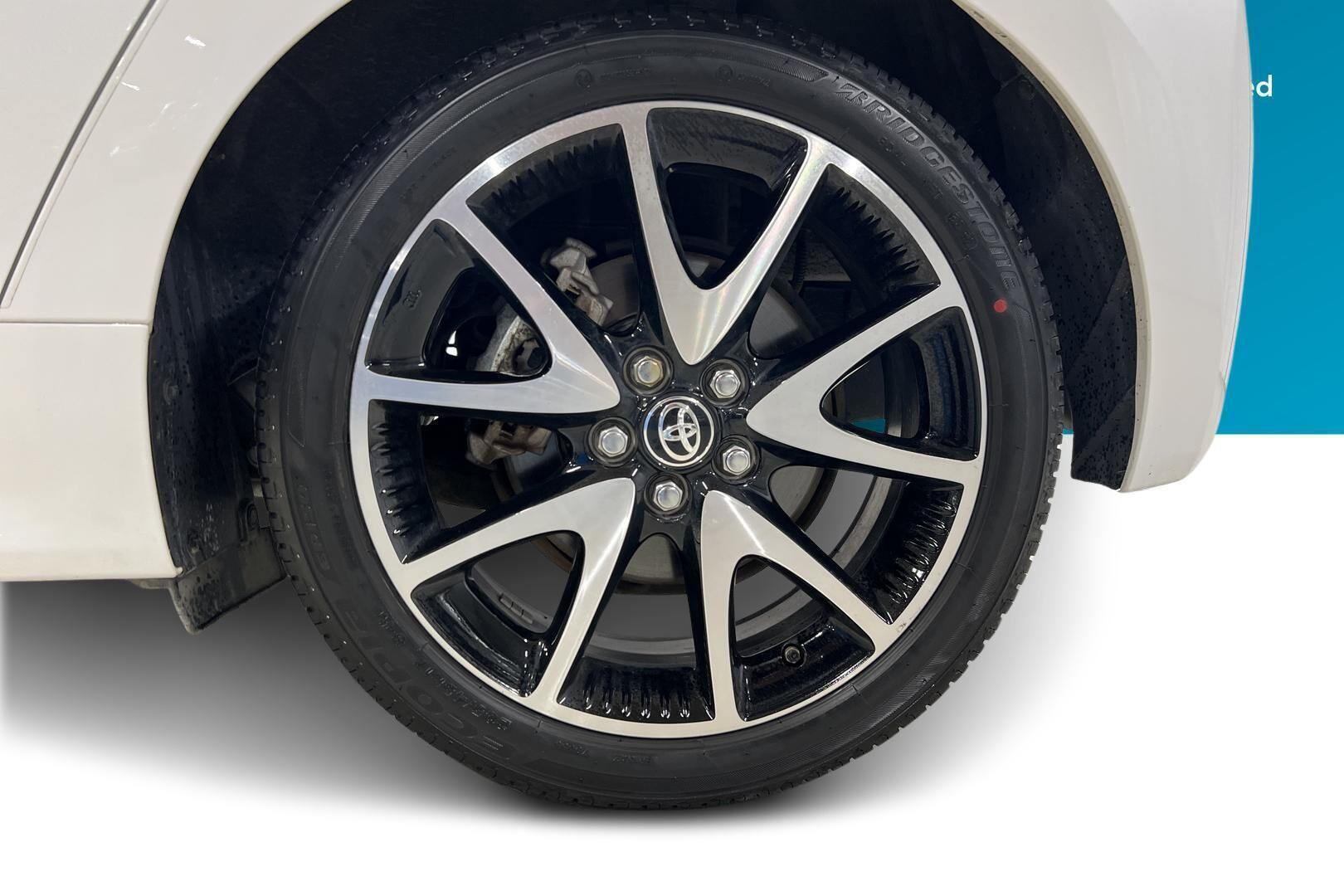 Toyota Yaris iso kuva 12