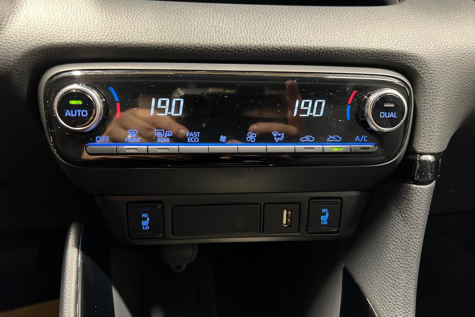 Toyota Yaris iso kuva 15
