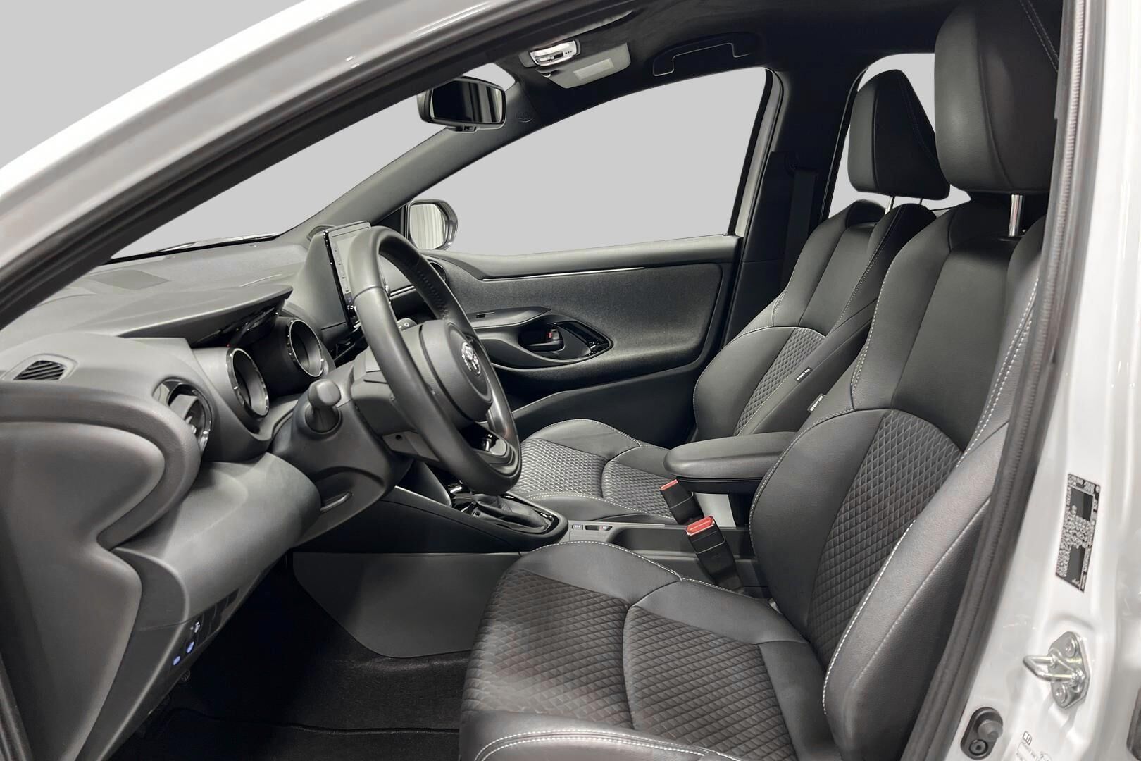 Toyota Yaris iso kuva 8