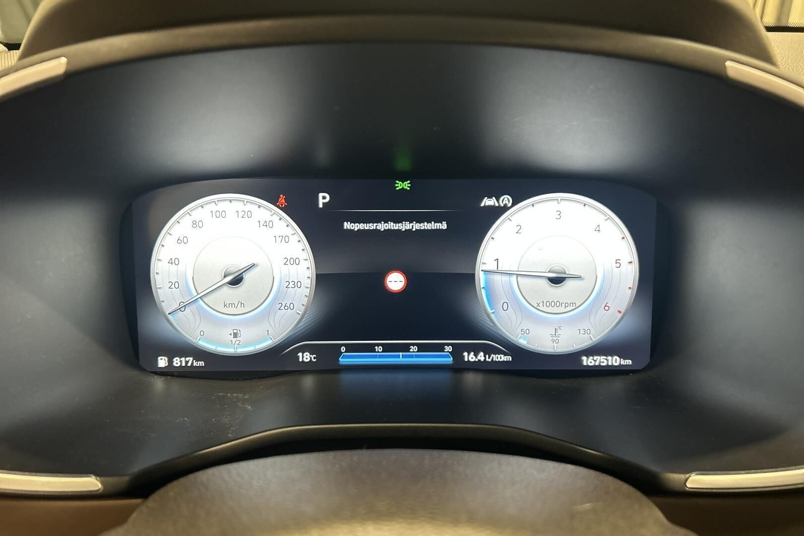 Hyundai Santa Fe iso kuva 14