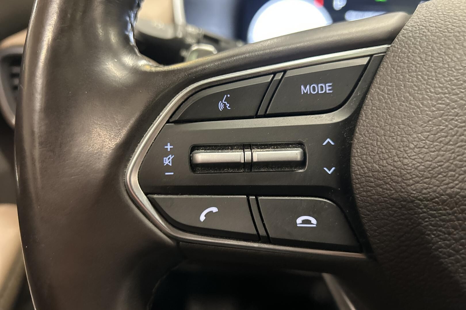 Hyundai Santa Fe iso kuva 15