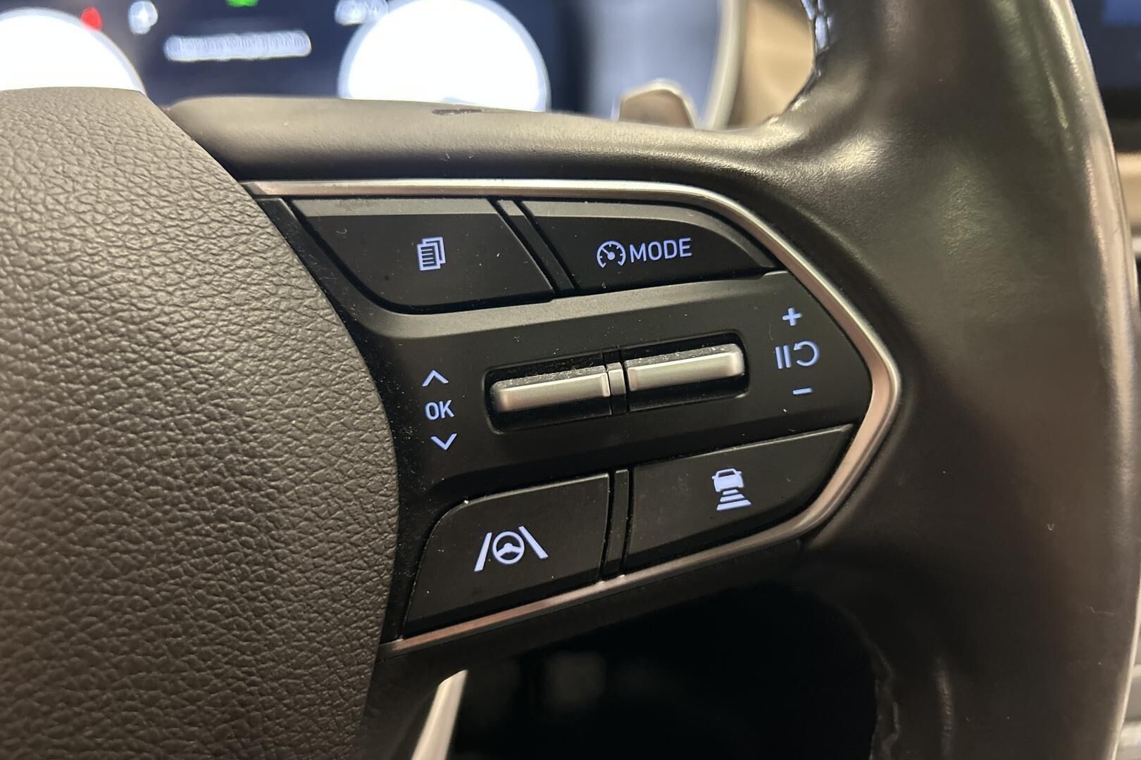 Hyundai Santa Fe iso kuva 16