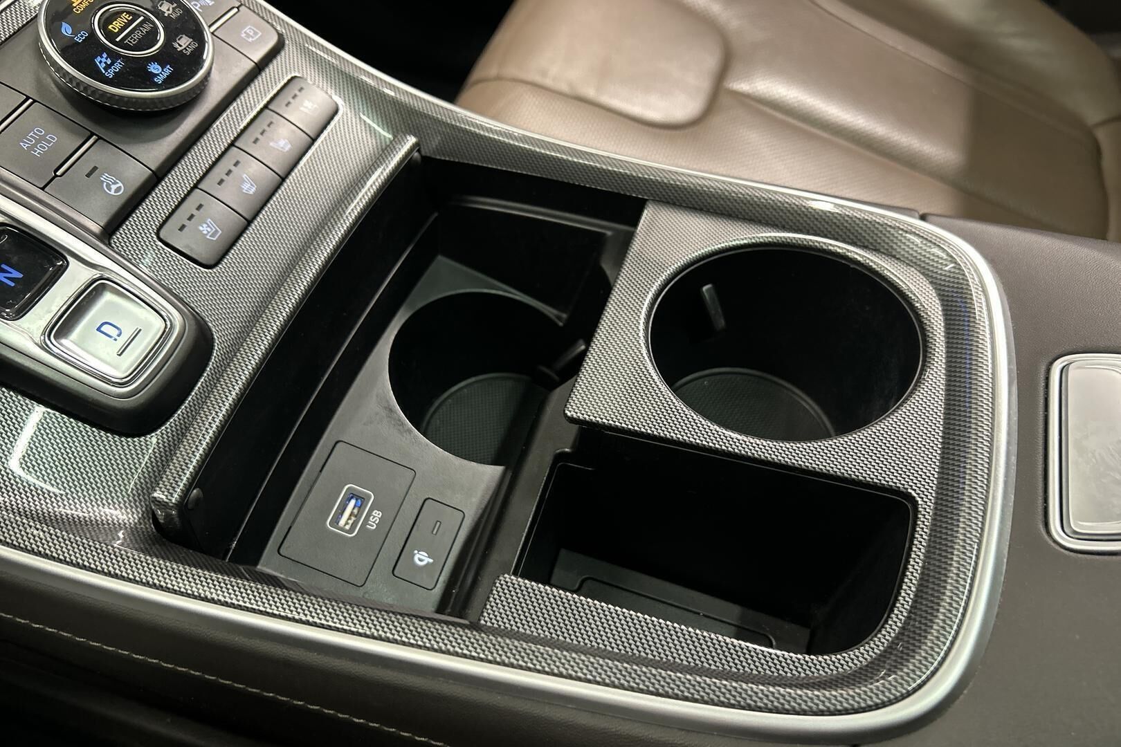 Hyundai Santa Fe iso kuva 21