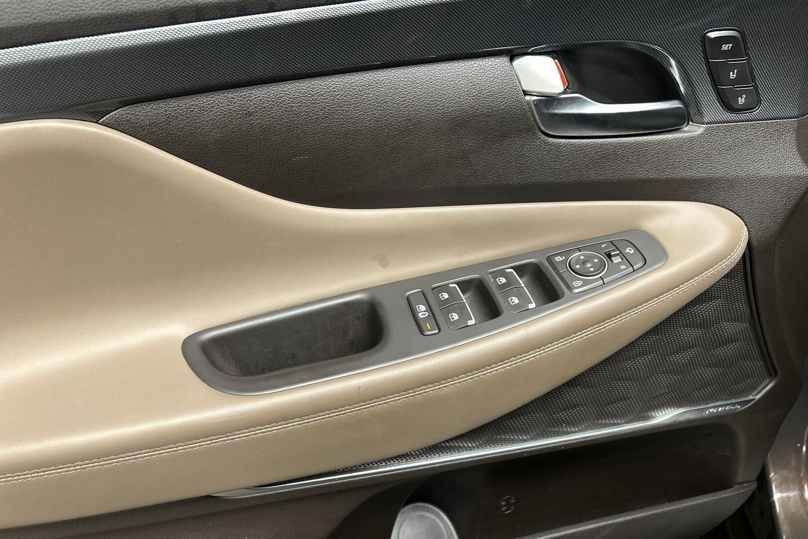 Hyundai Santa Fe iso kuva 22