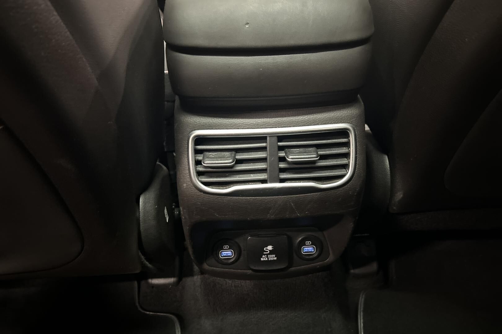 Hyundai Santa Fe iso kuva 23