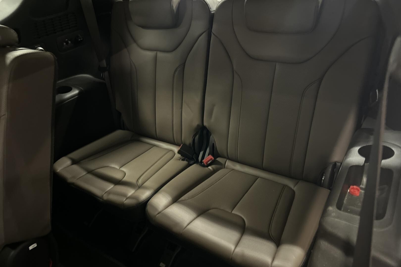 Hyundai Santa Fe iso kuva 25