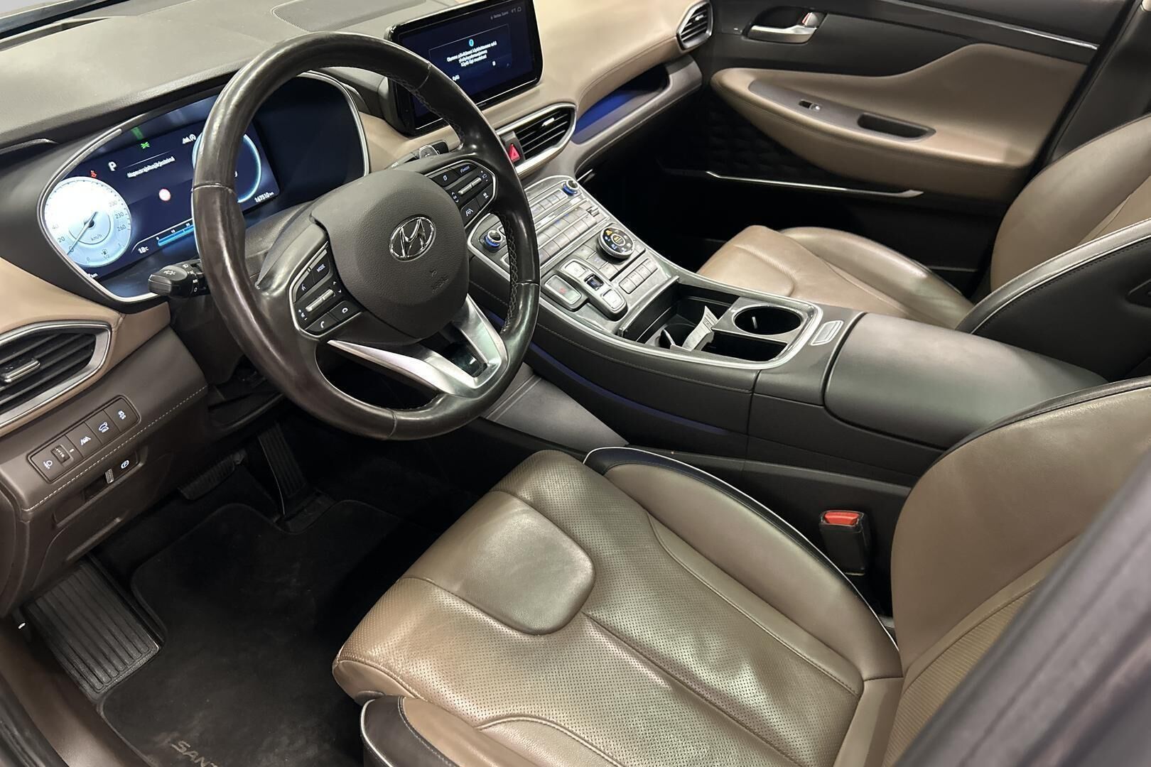 Hyundai Santa Fe iso kuva 9