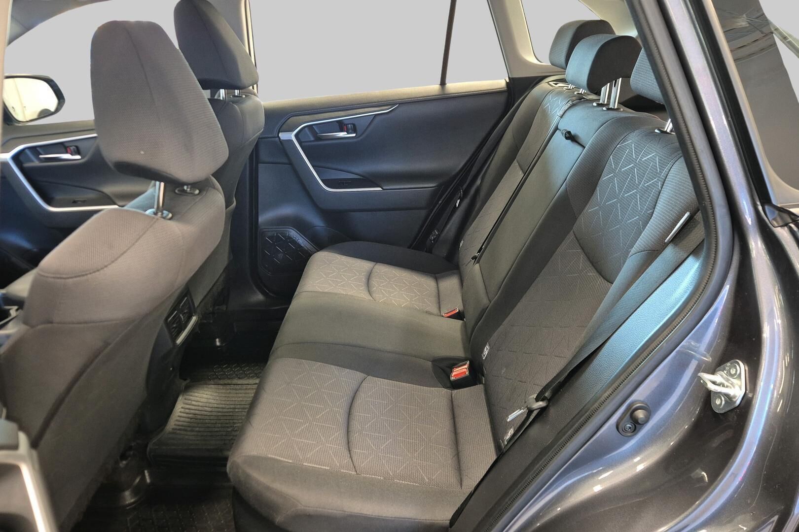 Toyota RAV4 iso kuva 9