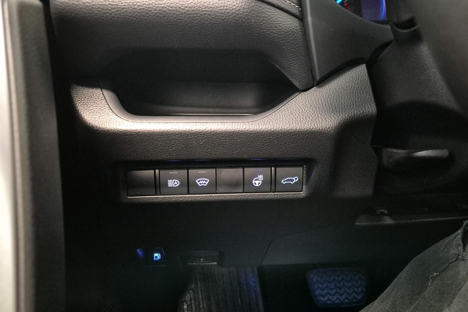 Toyota RAV4 iso kuva 20