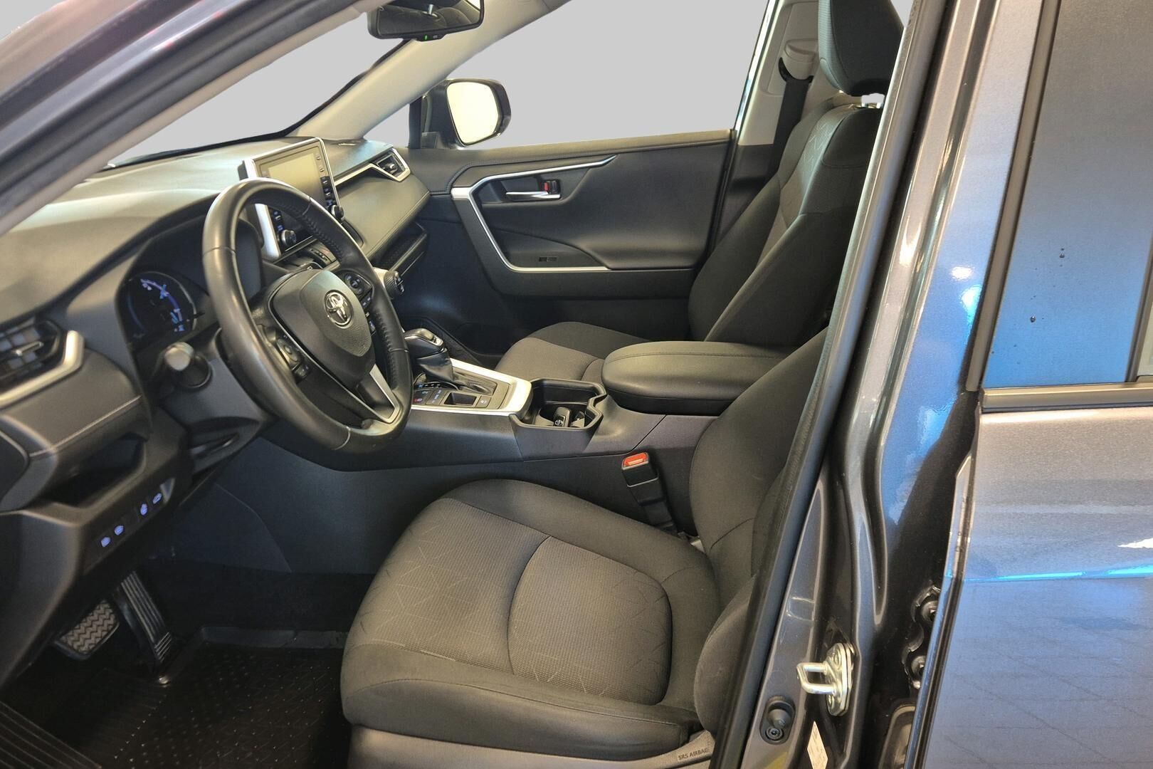 Toyota RAV4 iso kuva 8