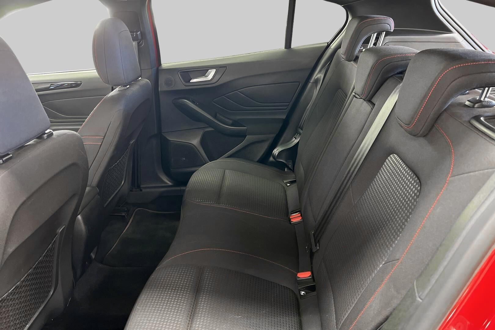 Ford Focus iso kuva 10