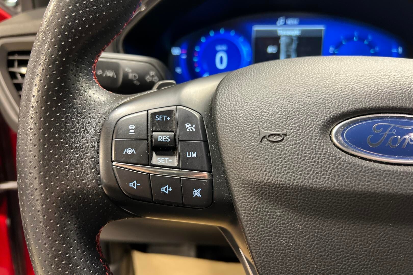 Ford Focus iso kuva 17