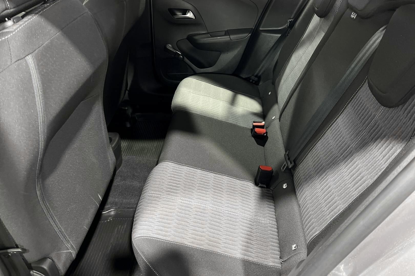 Opel Corsa iso kuva 9