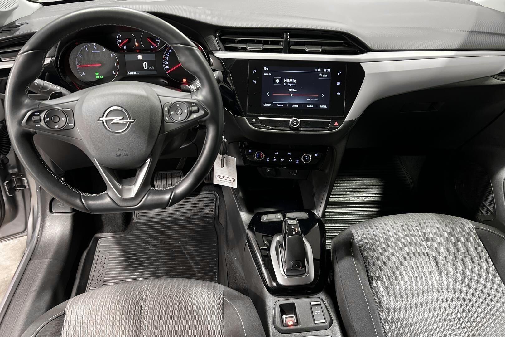 Opel Corsa iso kuva 10