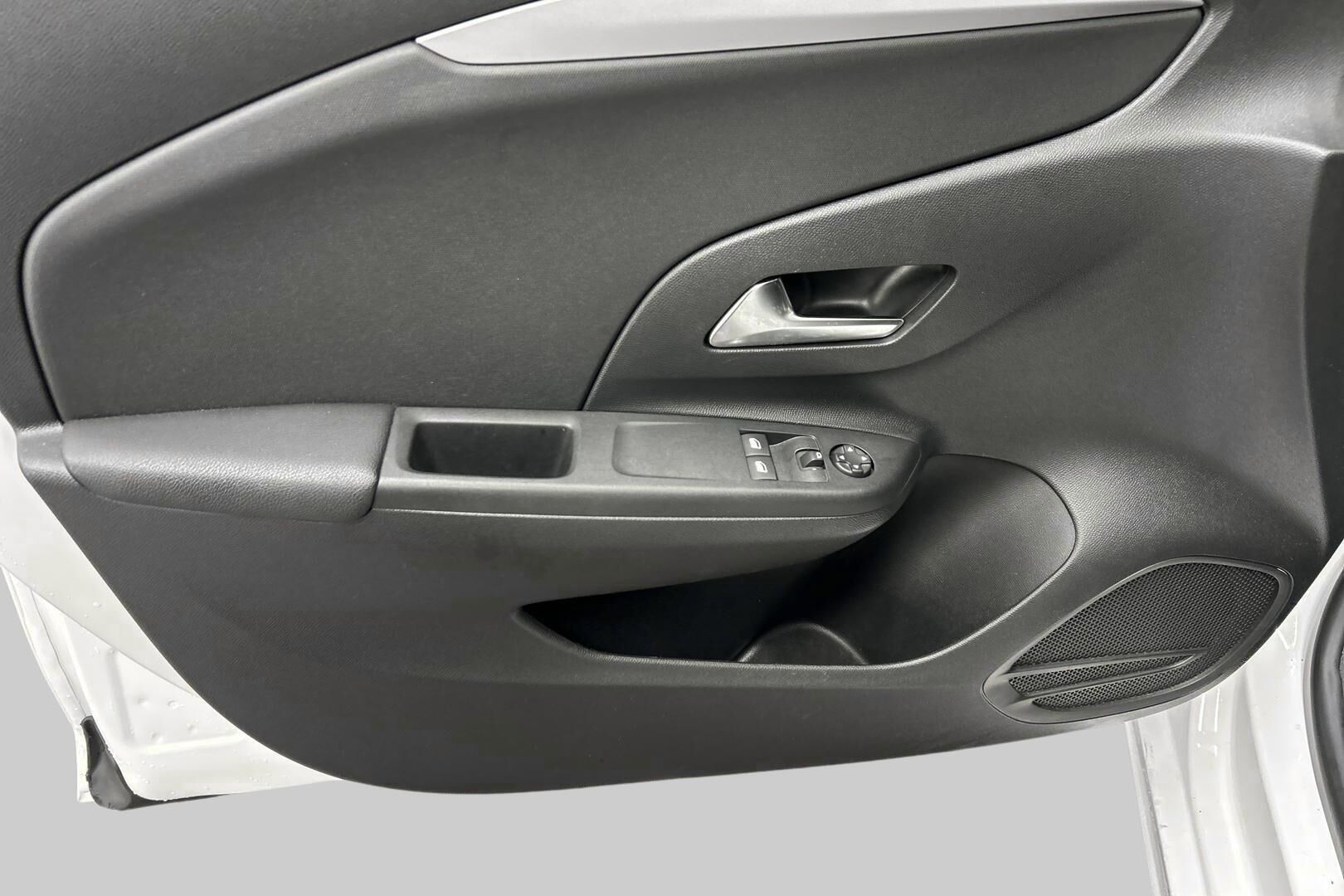 Opel Corsa iso kuva 17