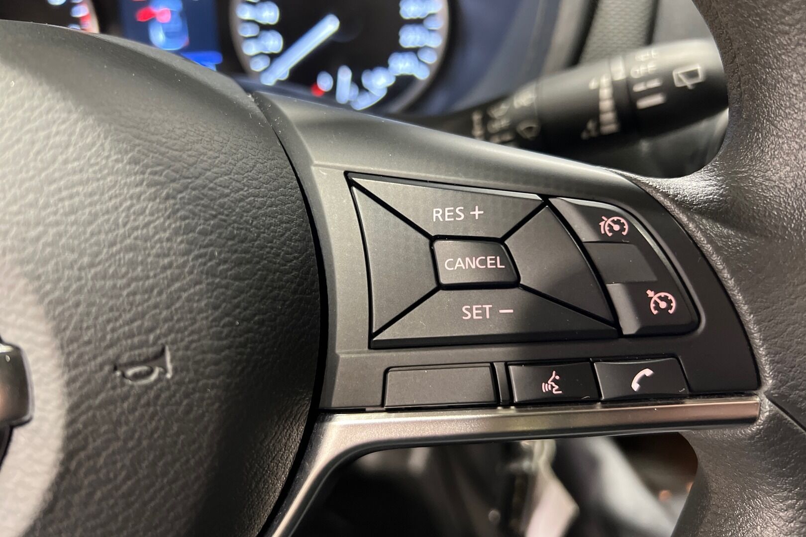 Nissan Juke iso kuva 12