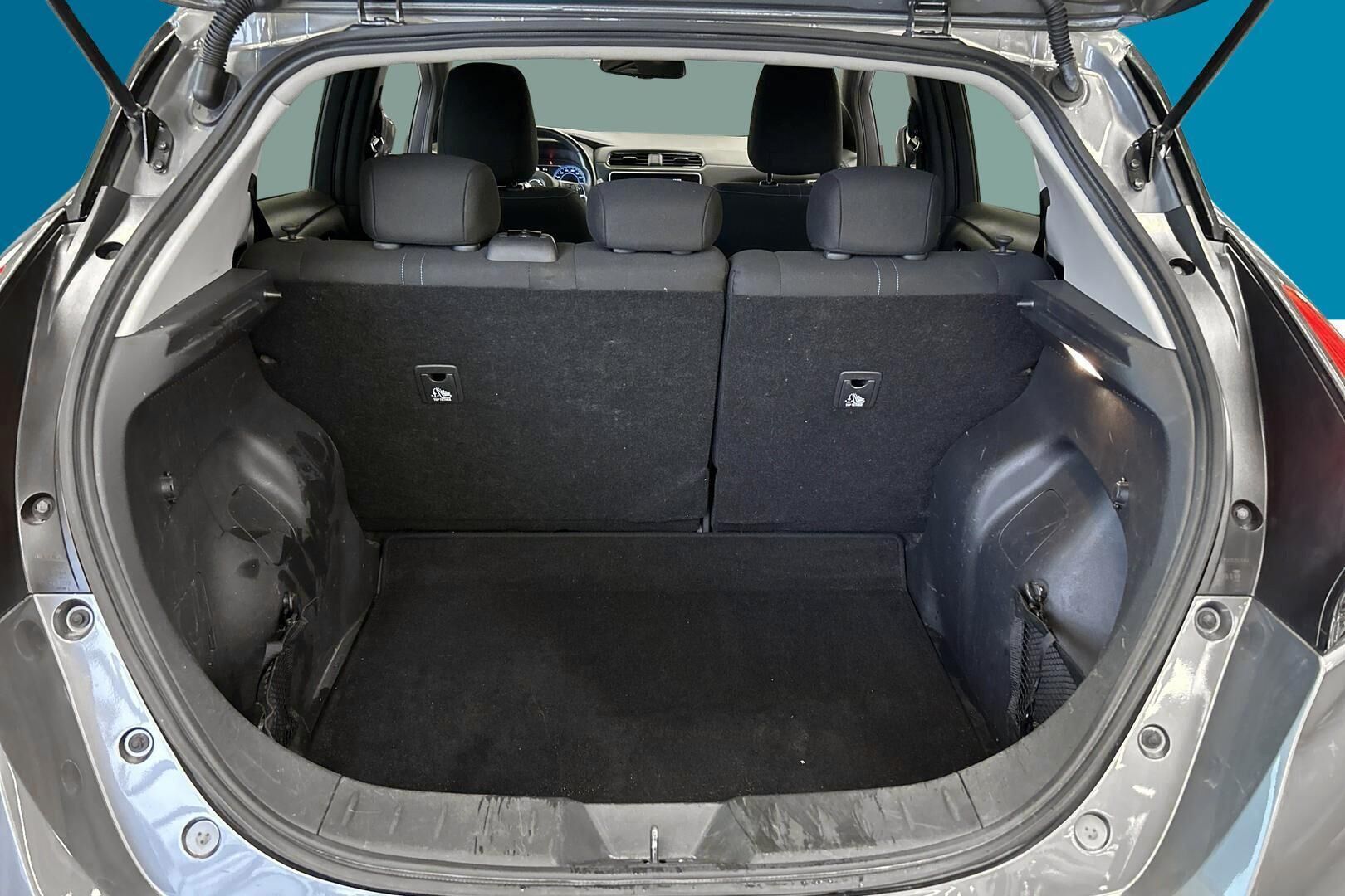 Nissan Leaf iso kuva 7