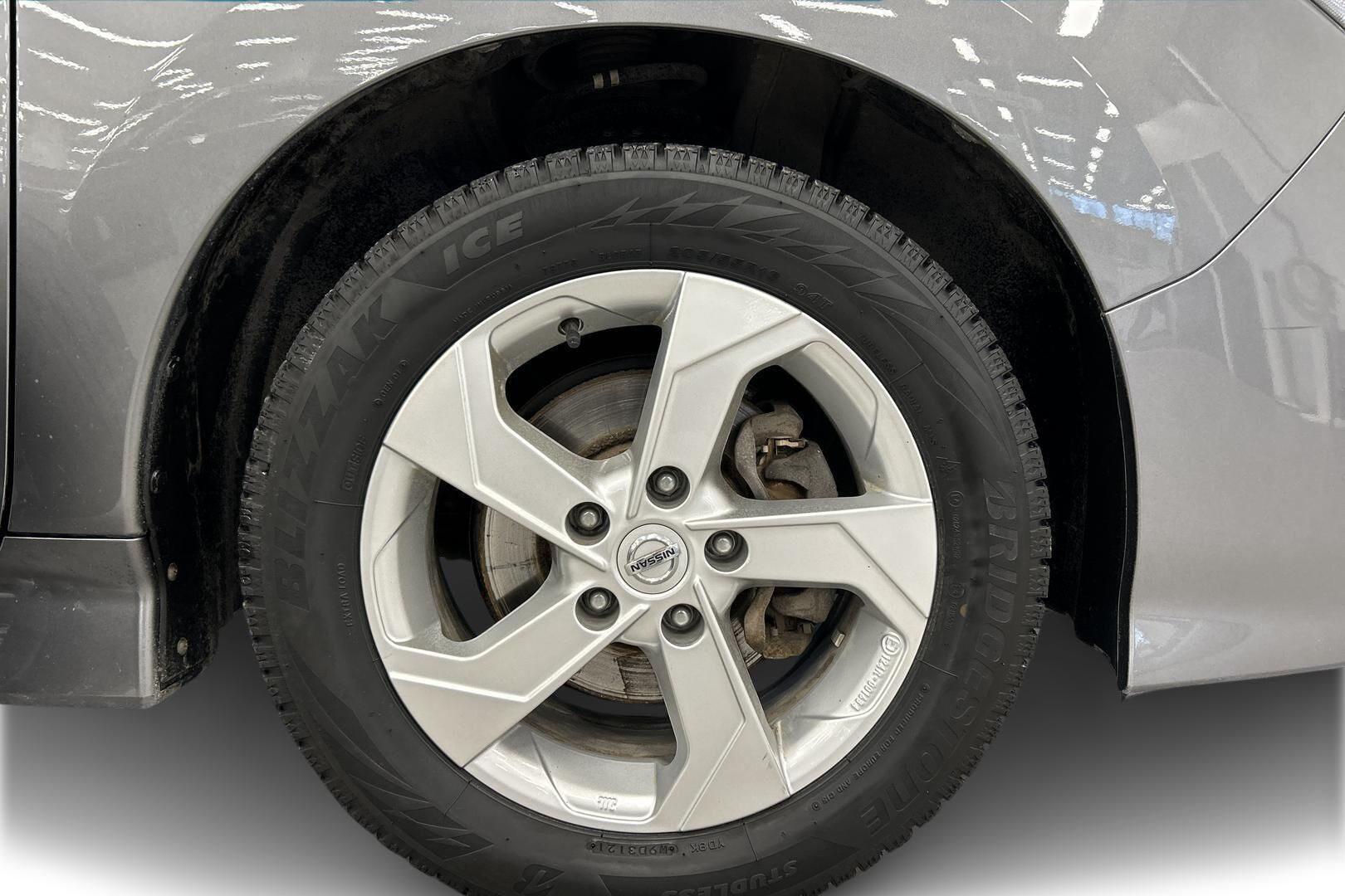 Nissan Leaf iso kuva 9