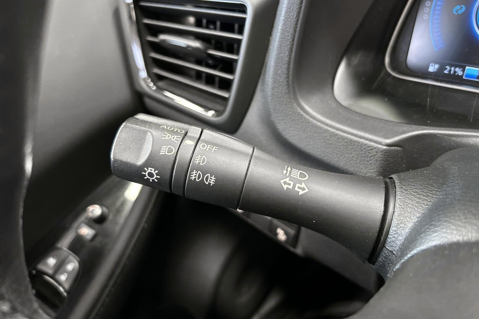 Nissan Leaf iso kuva 13