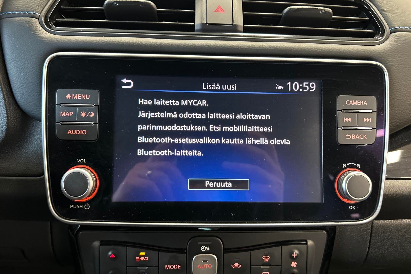 Nissan Leaf iso kuva 30