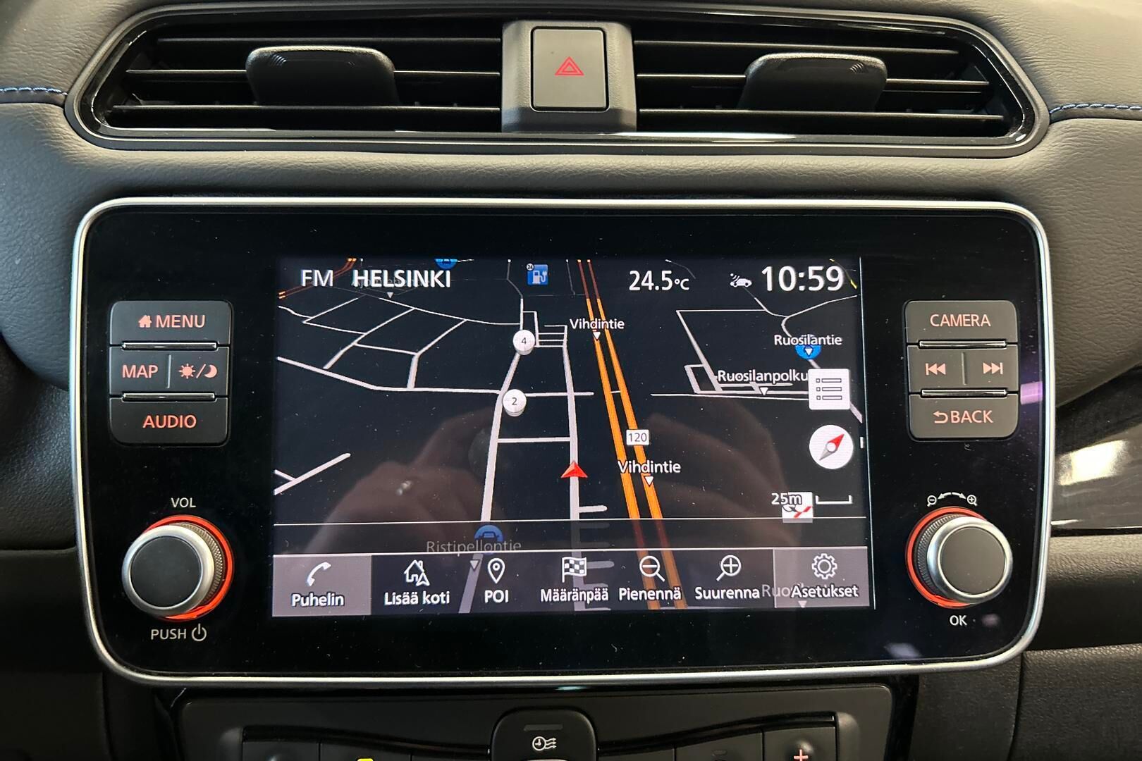 Nissan Leaf iso kuva 17