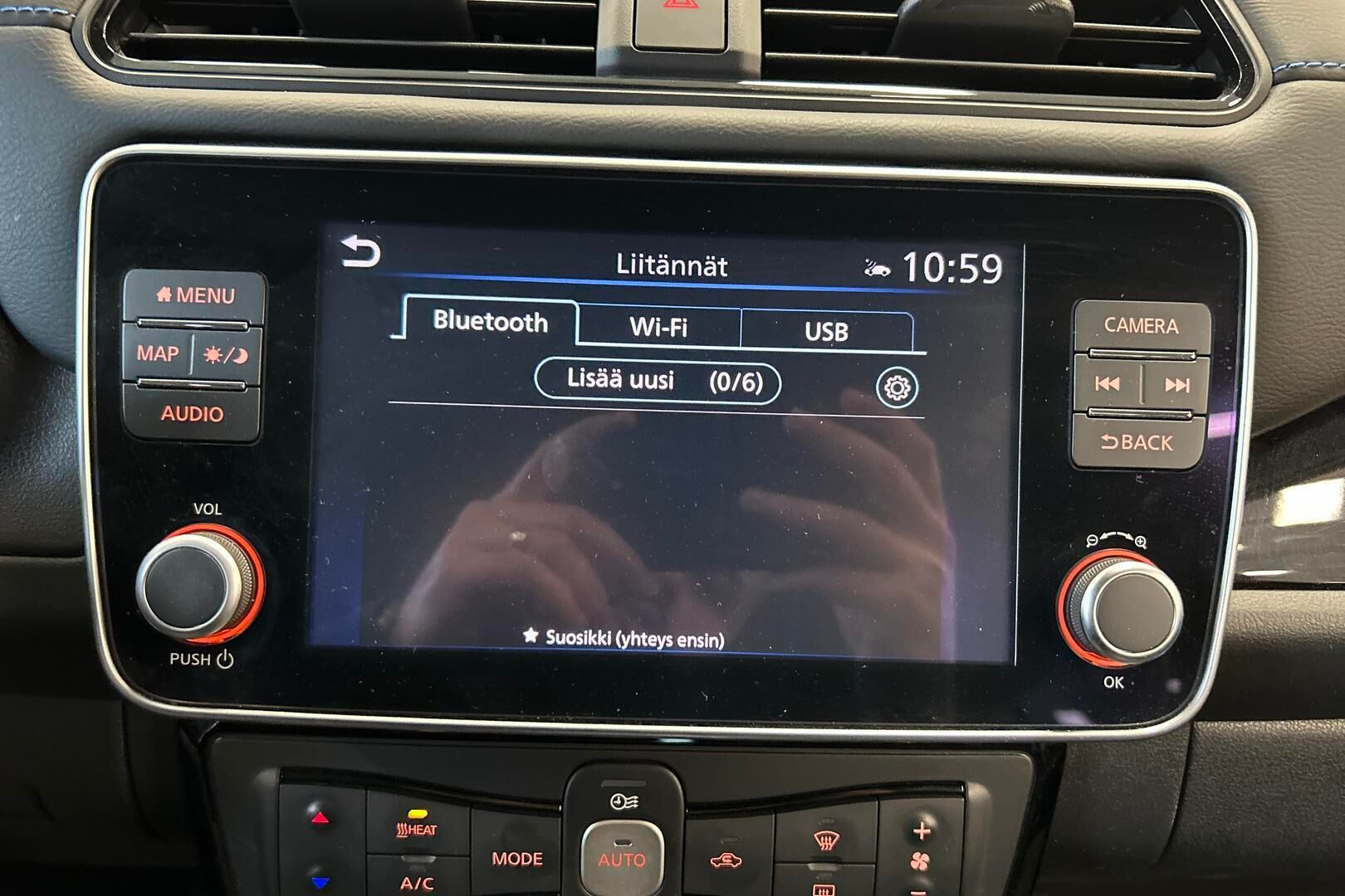 Nissan Leaf iso kuva 31