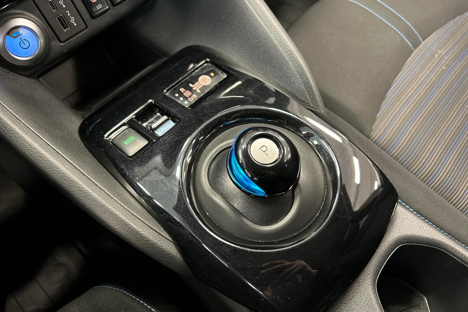 Nissan Leaf iso kuva 21