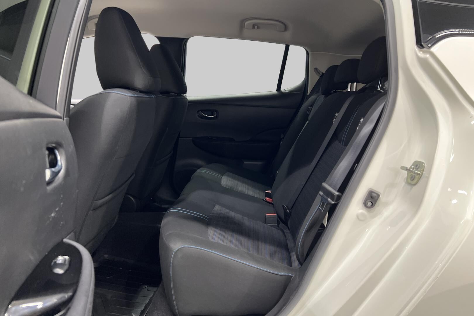 Nissan Leaf iso kuva 10
