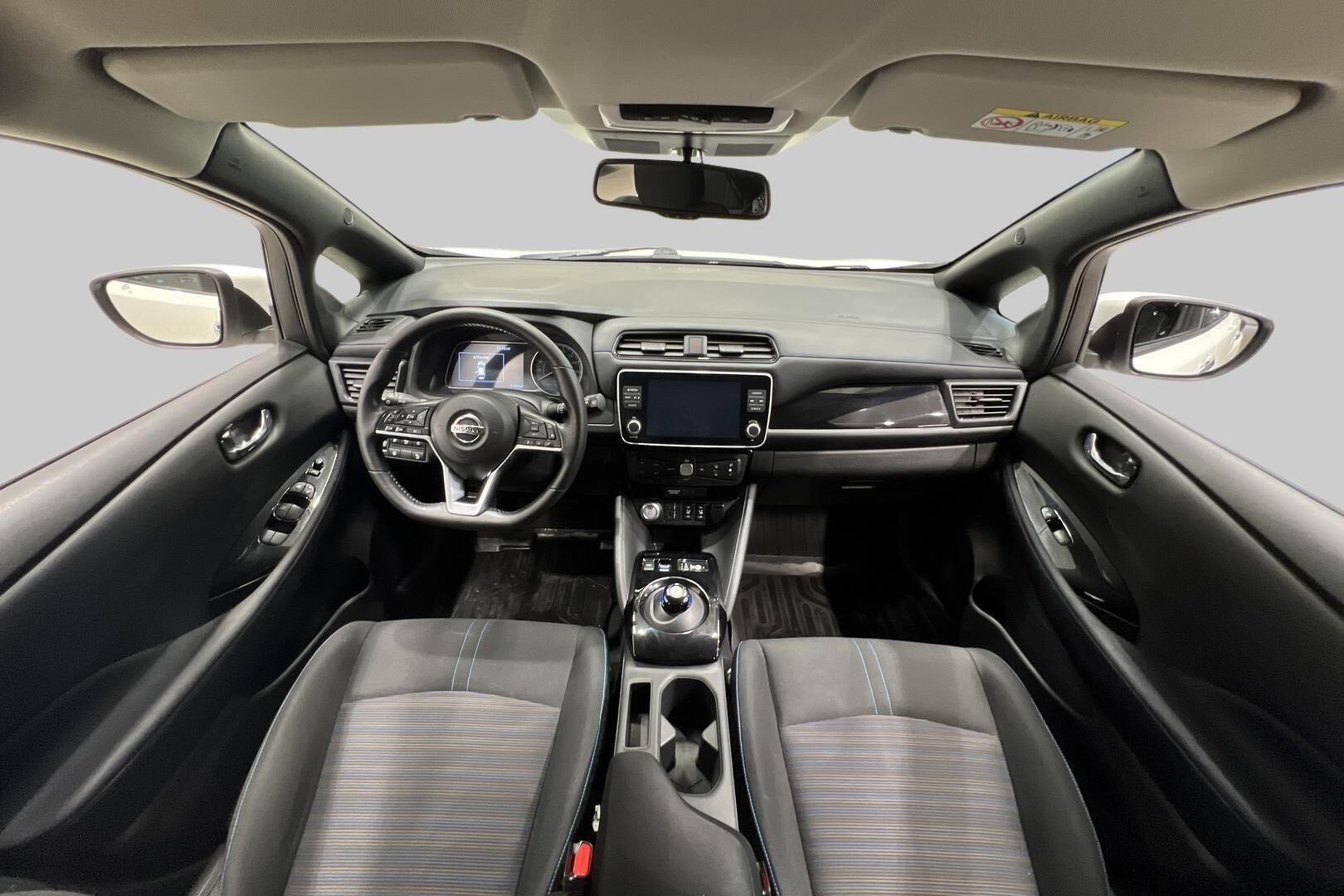 Nissan Leaf iso kuva 11