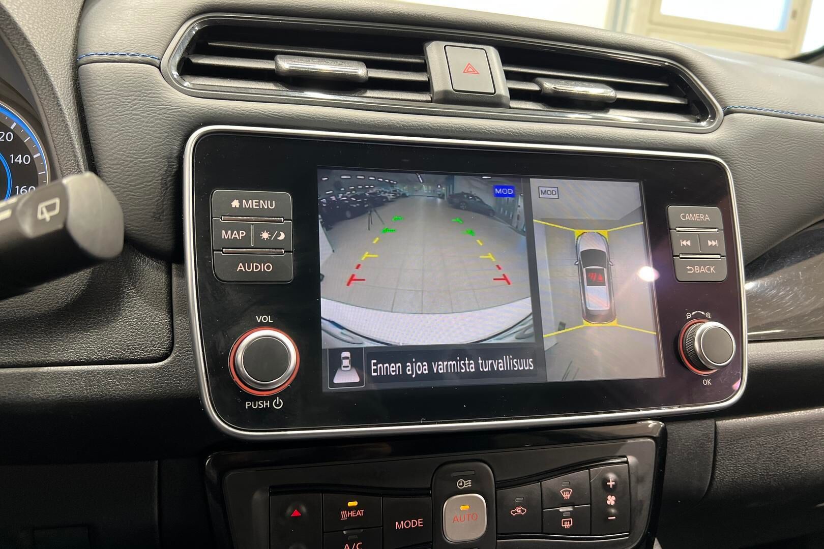 Nissan Leaf iso kuva 16