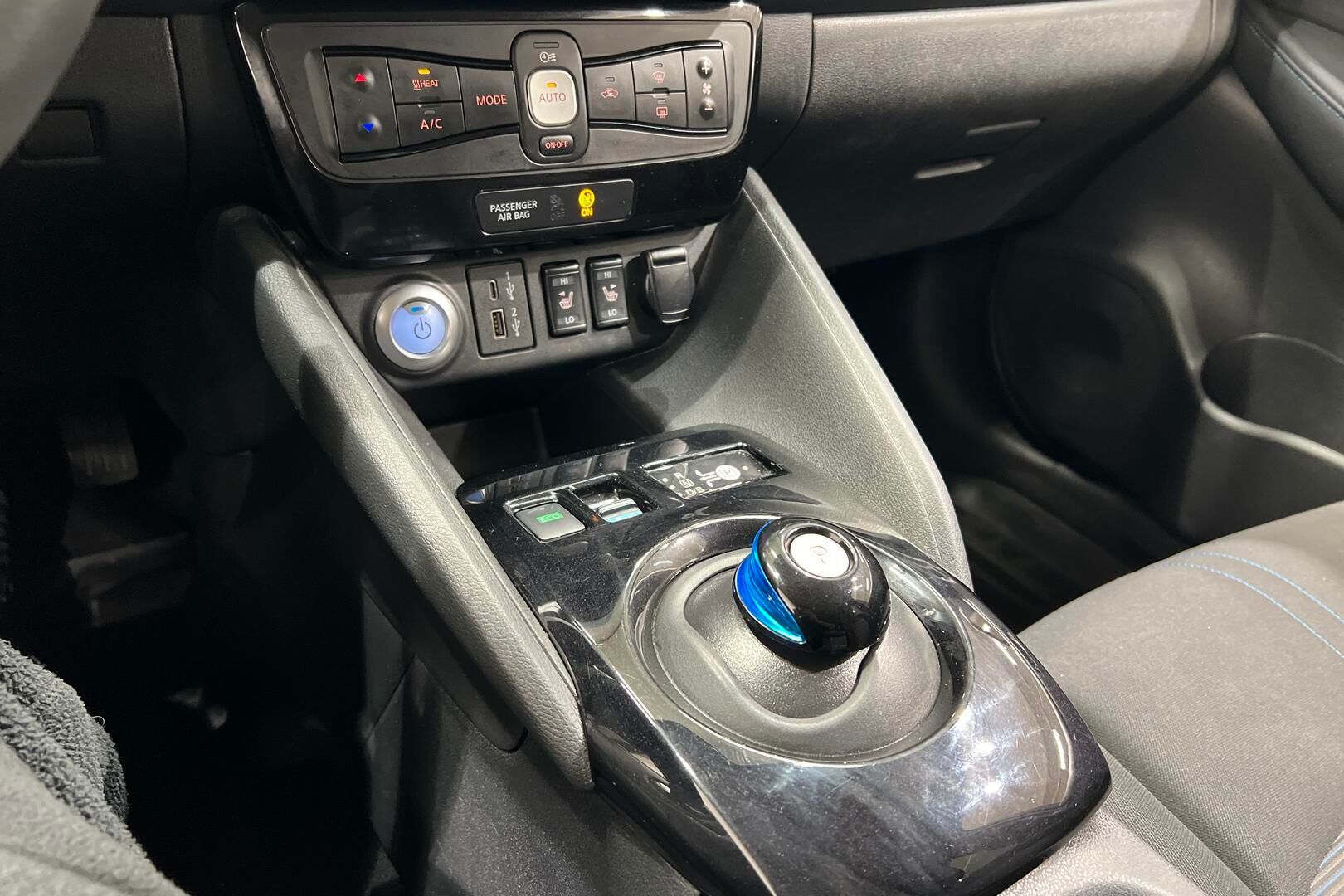 Nissan Leaf iso kuva 20