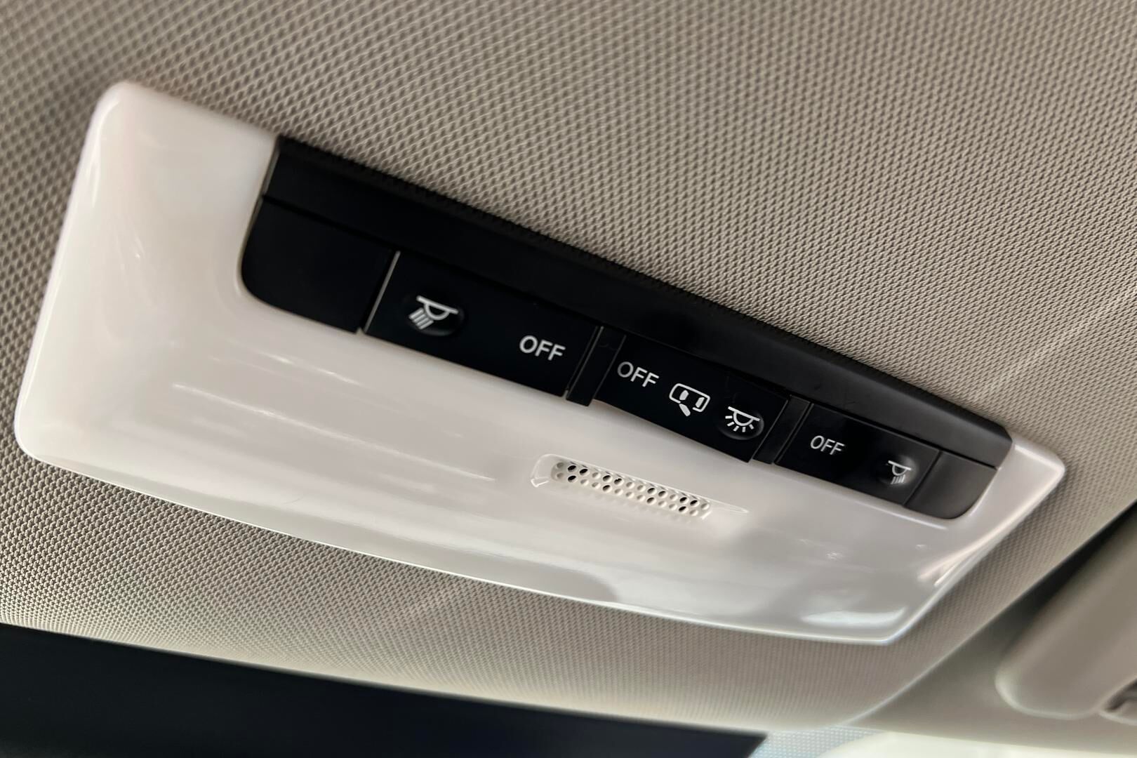 Nissan Leaf iso kuva 21