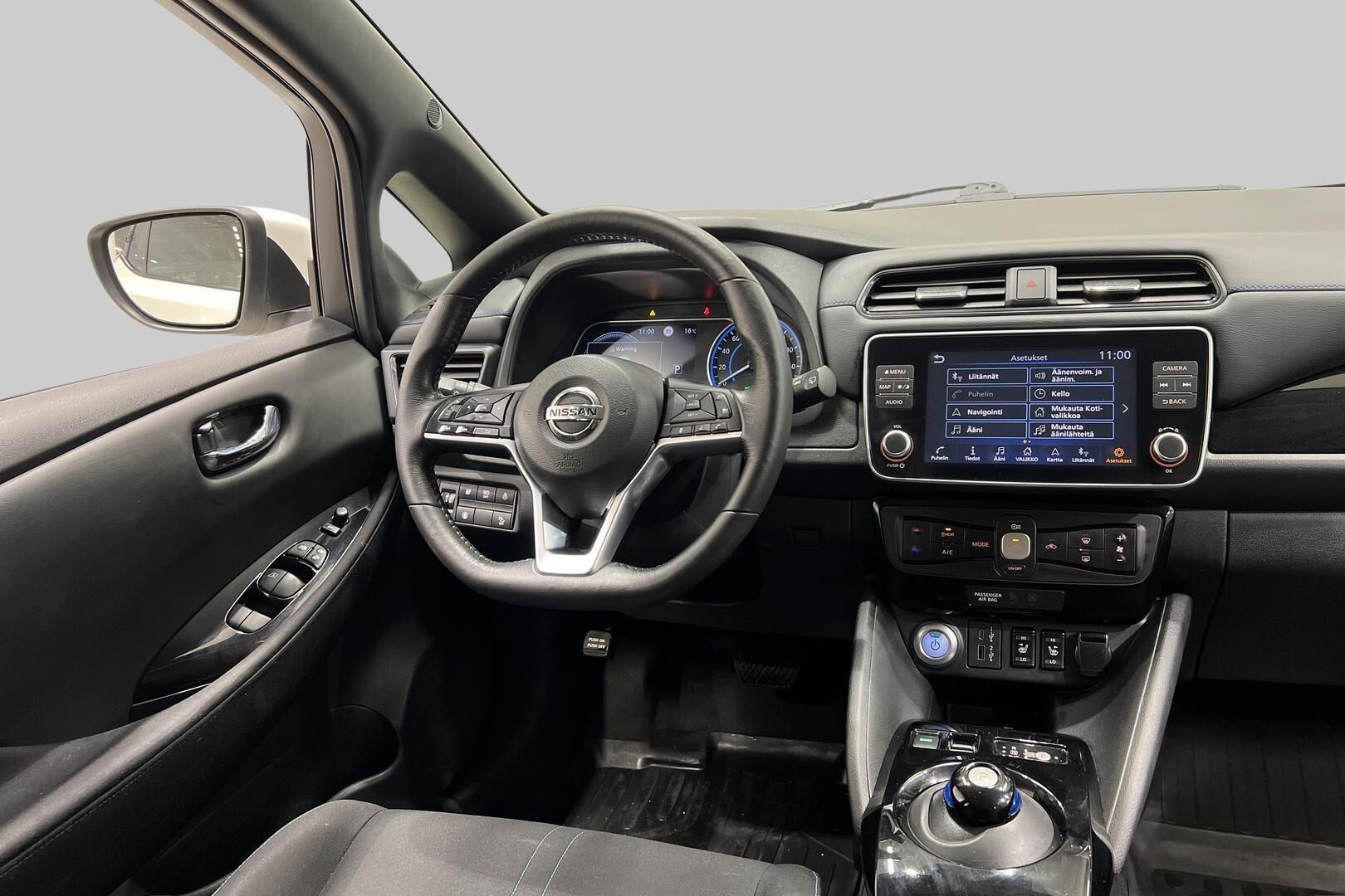 Nissan Leaf iso kuva 27