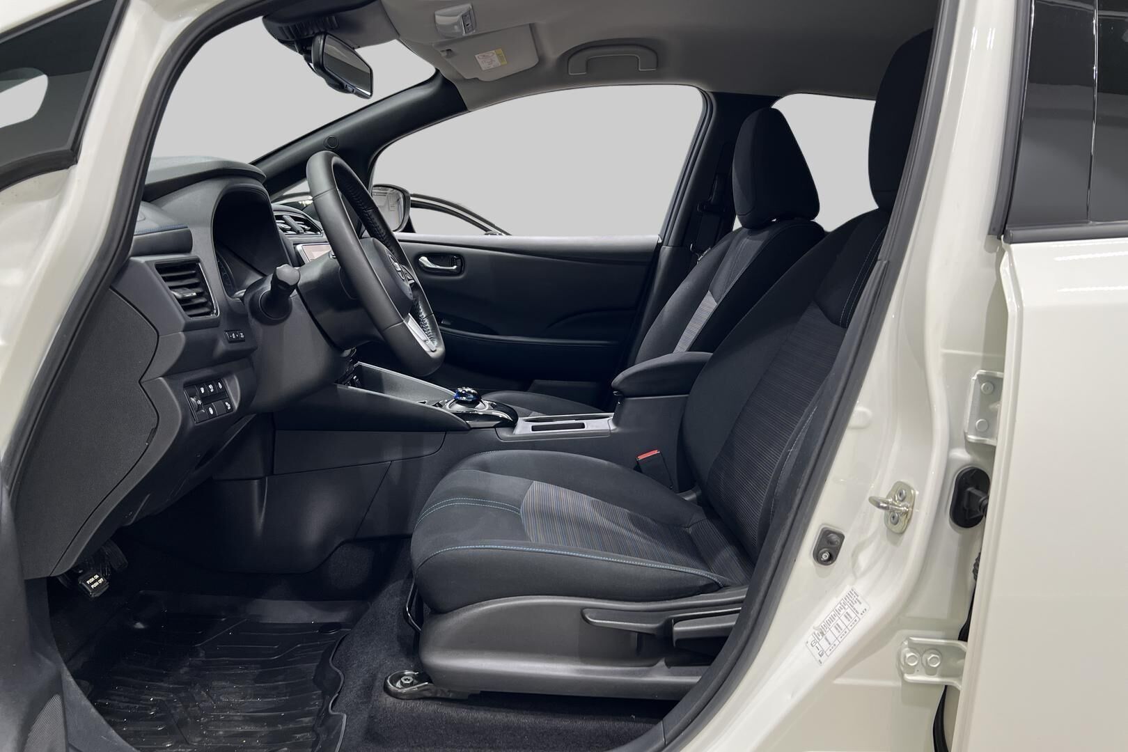 Nissan Leaf iso kuva 9