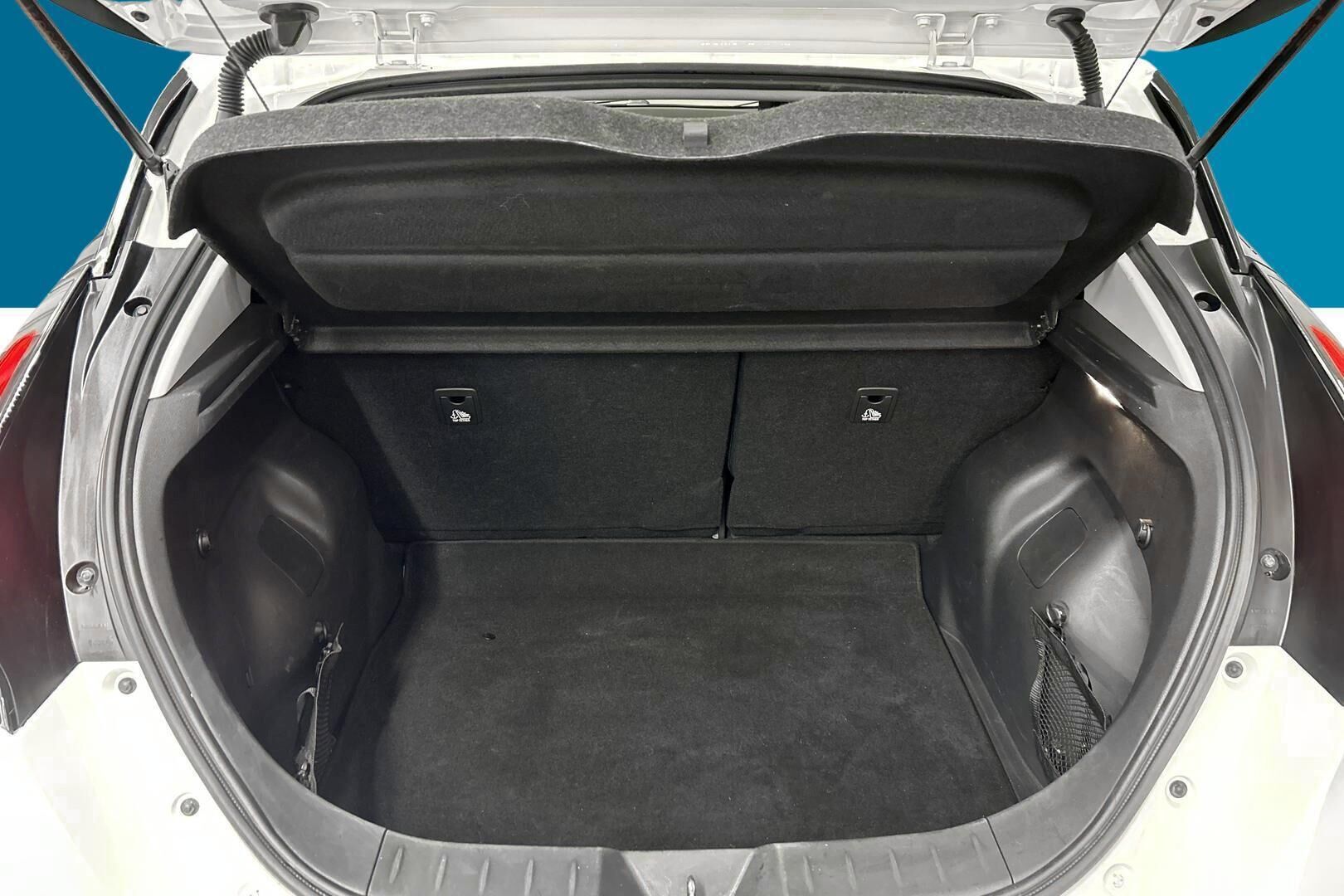 Nissan Leaf iso kuva 12
