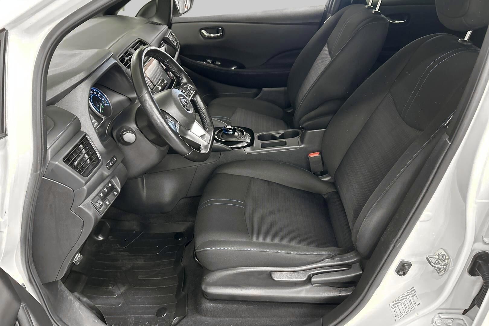 Nissan Leaf iso kuva 9