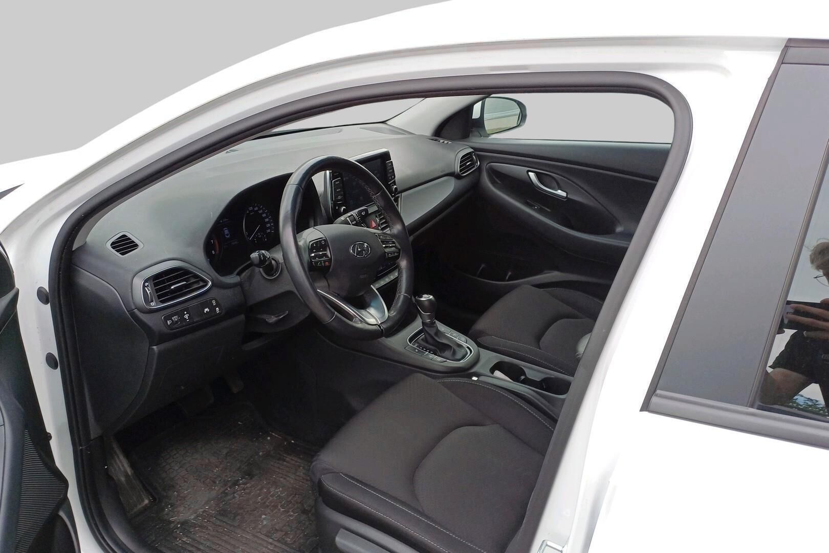 Hyundai i30 Fastback iso kuva 1