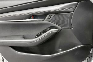Mazda Mazda3 esikatselu 20
