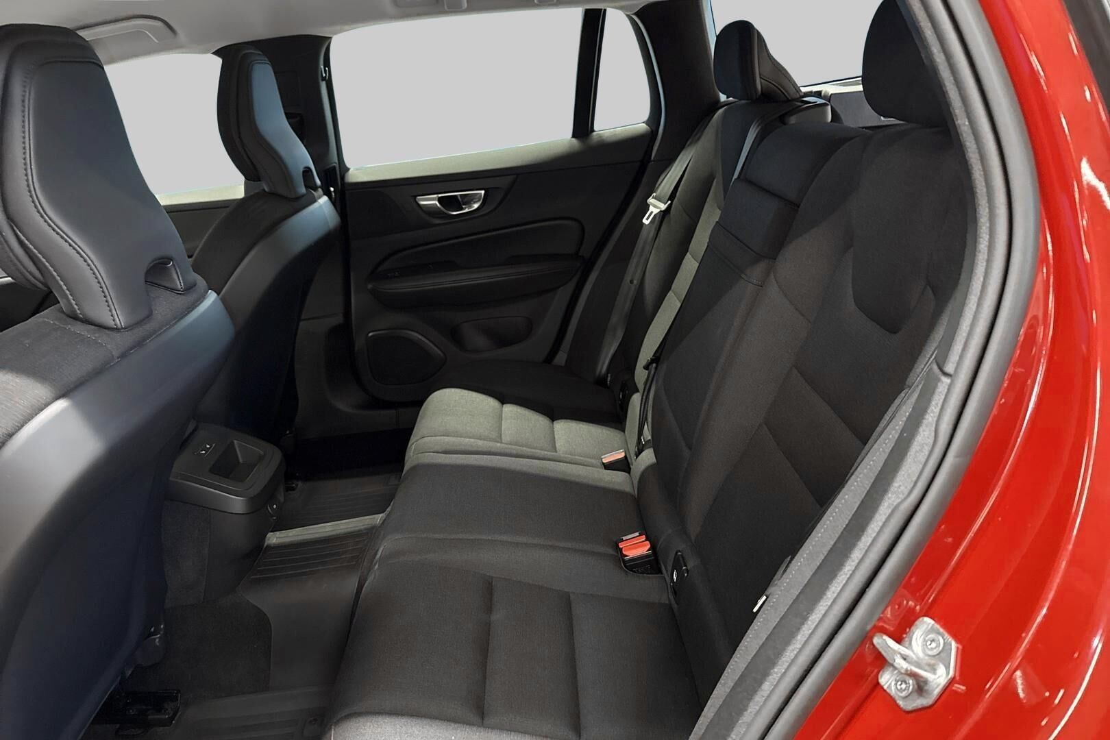 Volvo V60 iso kuva 10