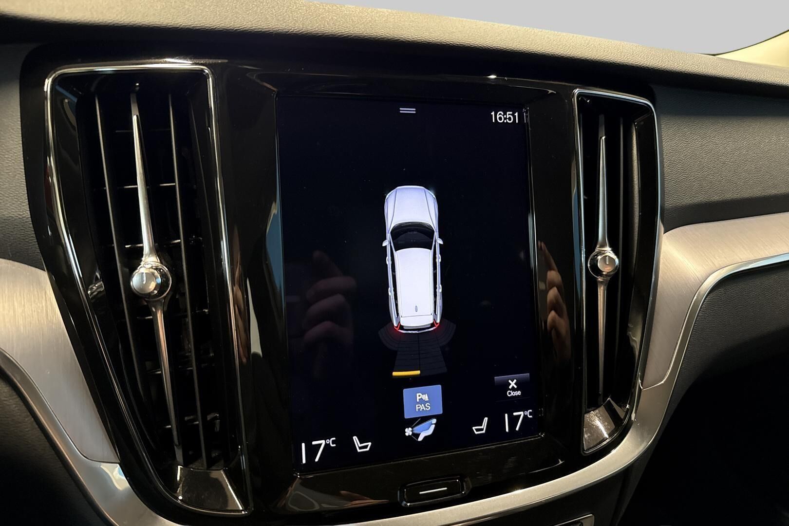 Volvo V60 iso kuva 22