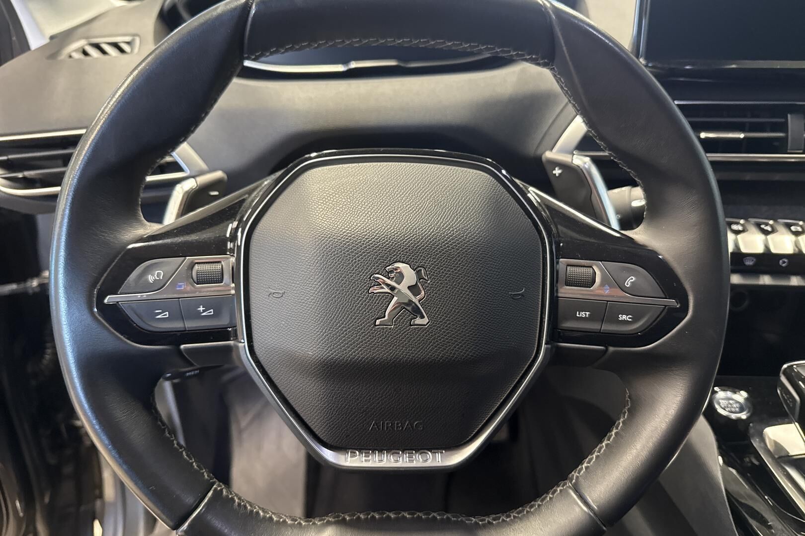 Peugeot 3008 iso kuva 17