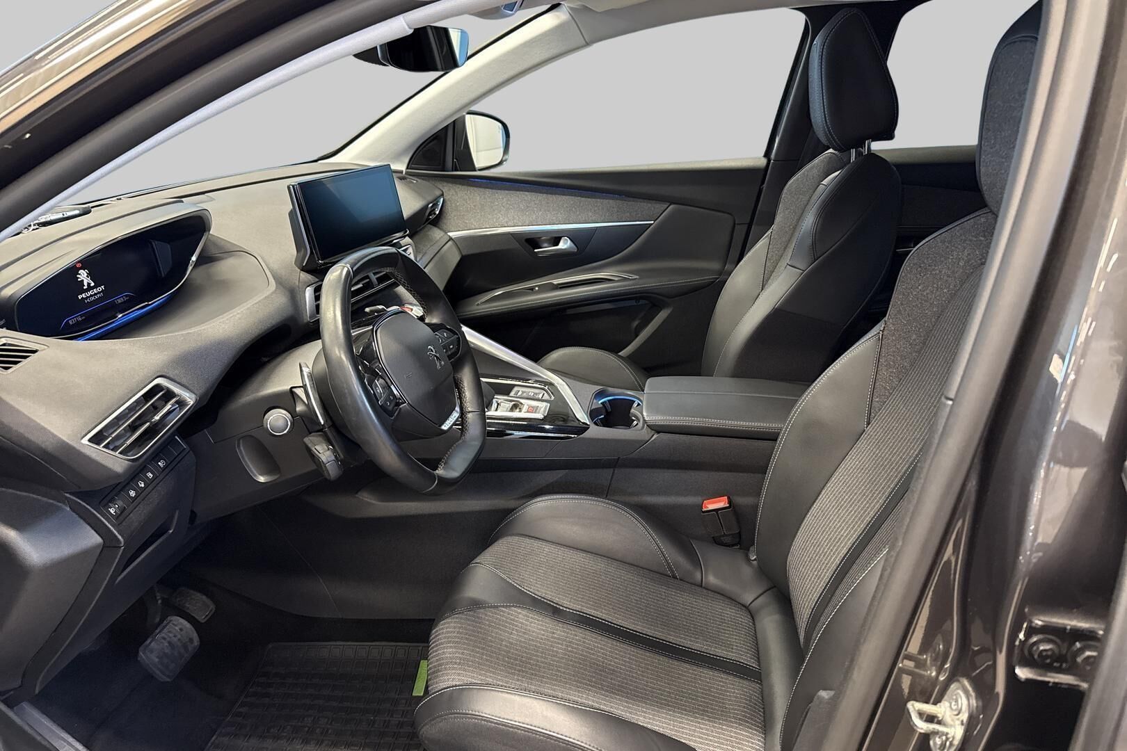 Peugeot 3008 iso kuva 9