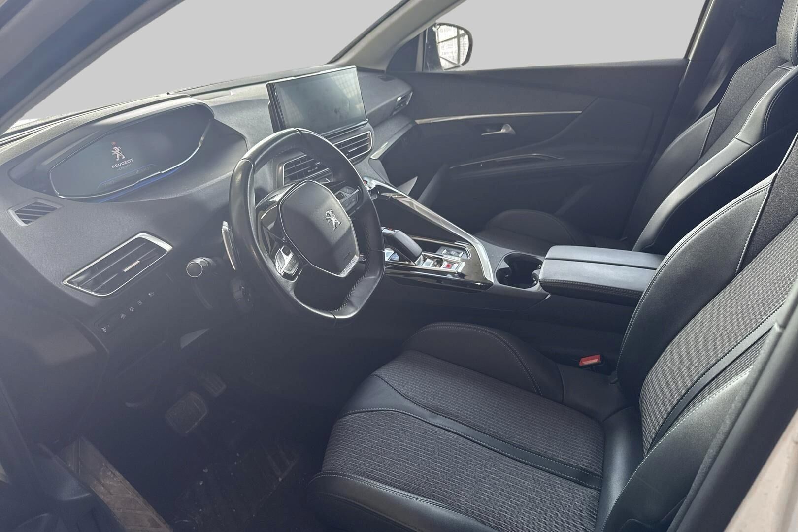 Peugeot 3008 iso kuva 2